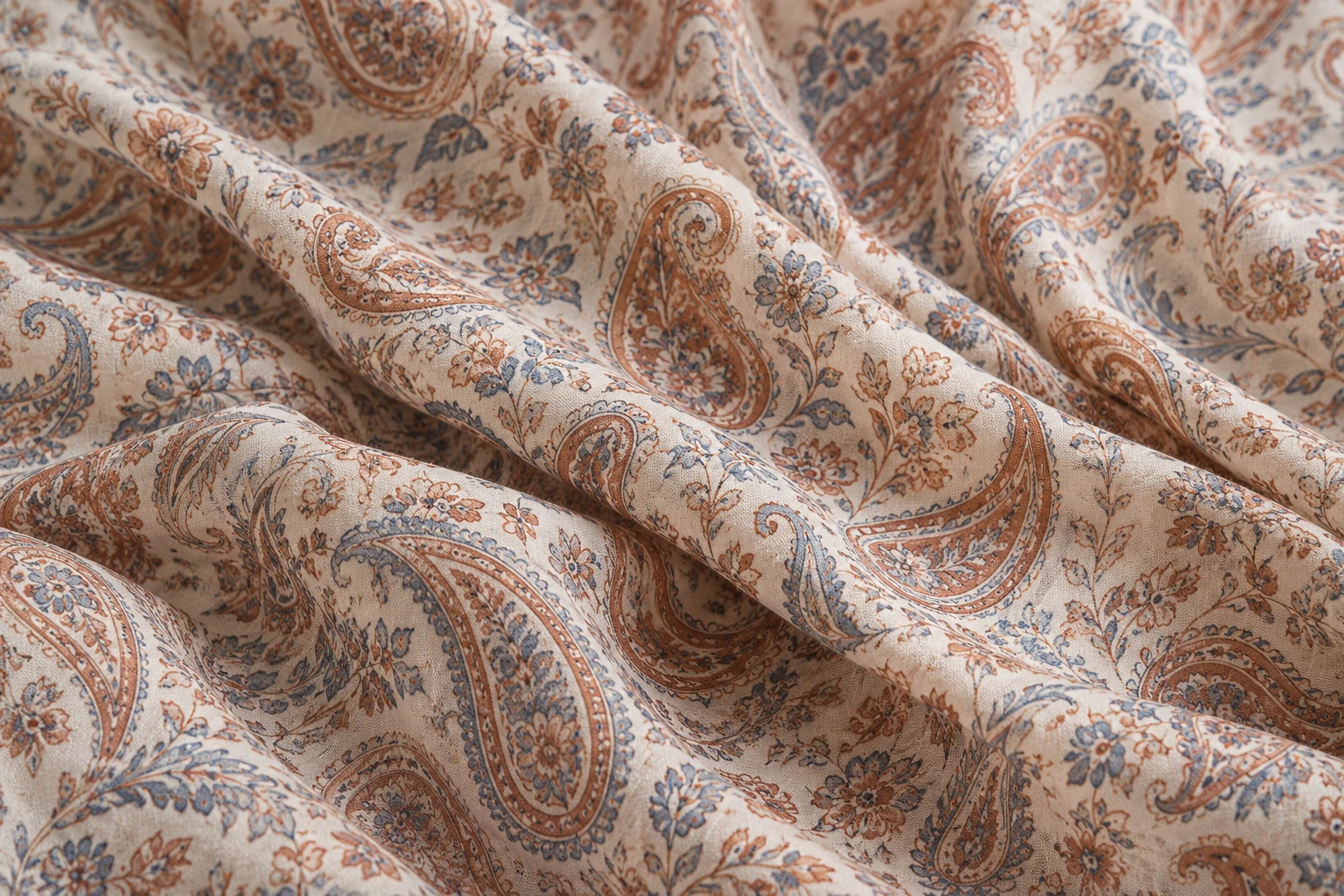 Paisley terracotta: dettaglio illustrativo del tessuto